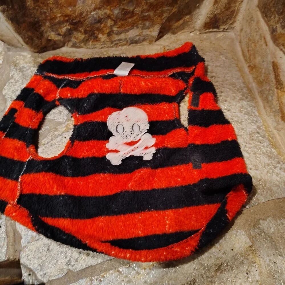 Striped Skull and Crossbones Pet Sweater Size Large Polyester Dog Cat Red Black